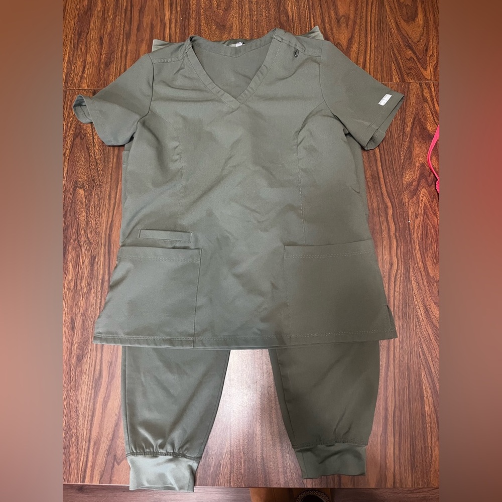 Maevn scrub set.